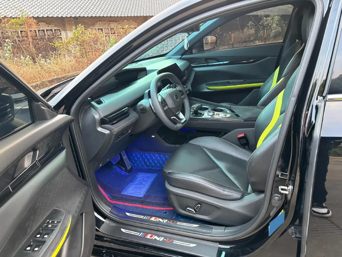 2022 ChangAn UNI-V 1.5T 188HP L4 7DCT,autocango,china used car exporter,china ev exporter,chinese used car exporter,chinese used ev exporter