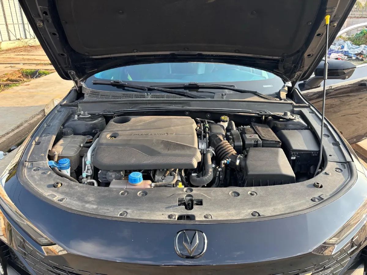 2022 ChangAn UNI-V 1.5T 188HP L4 7DCT,autocango,china used car exporter,china ev exporter,chinese used car exporter,chinese used ev exporter