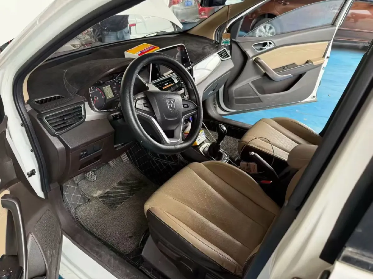 2017 BaoJun 310W 1.5L 112HP L4 6MT,autocango,china used car exporter,china ev exporter,chinese used car exporter,chinese used ev exporter