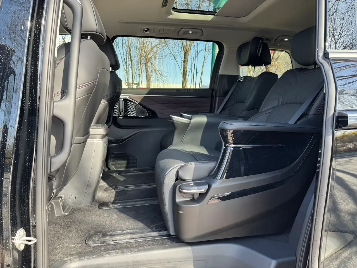 2024 GAC Trumpchi M8 2.0T 252HP L4 8AT,autocango,china used car exporter,china ev exporter,chinese used car exporter,chinese used ev exporter