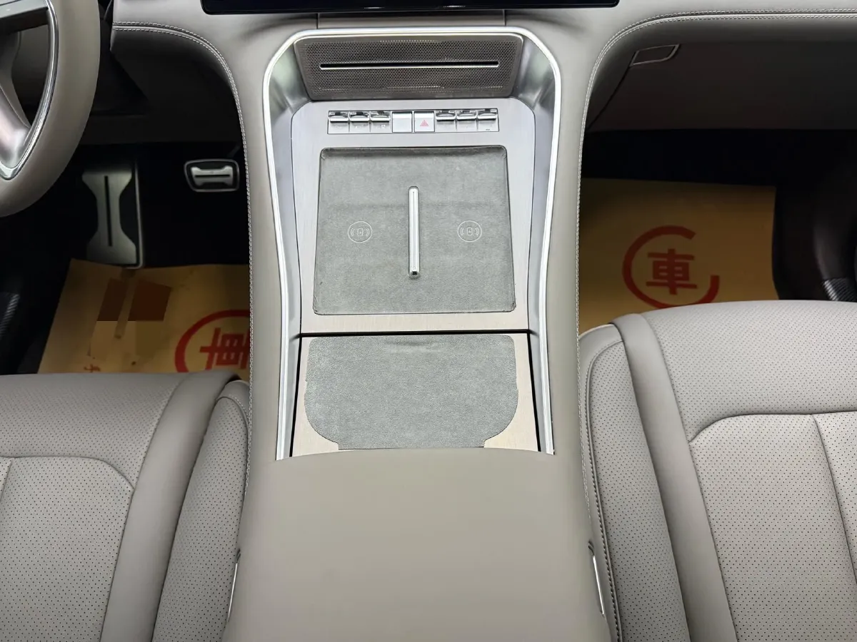 2026 Denza DenzaN9 2.0T 207HP L4 E-CVT PHEV,autocango,china used car exporter,china ev exporter,chinese used car exporter,chinese used ev exporter