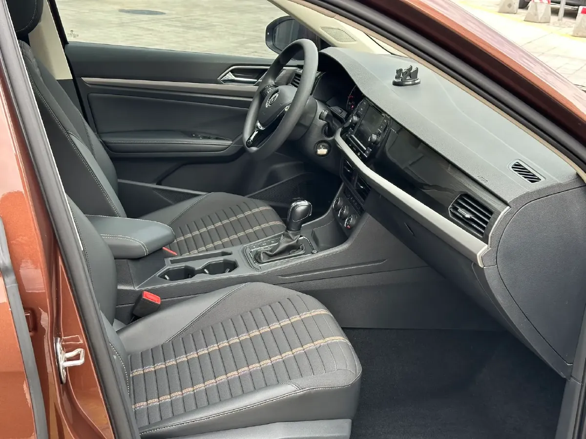 2018 Skoda Karoq 1.4T 150HP L4 7DCT,autocango,china used car exporter,china ev exporter,chinese used car exporter,chinese used ev exporter