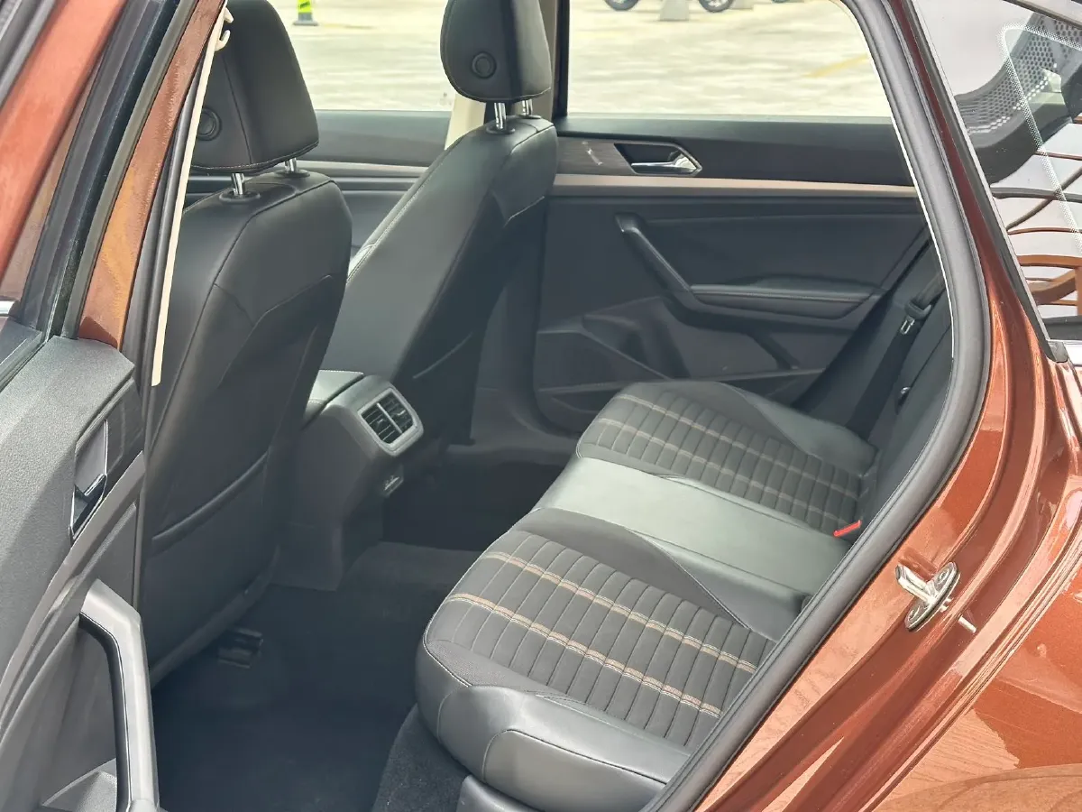 2018 Skoda Karoq 1.4T 150HP L4 7DCT,autocango,china used car exporter,china ev exporter,chinese used car exporter,chinese used ev exporter