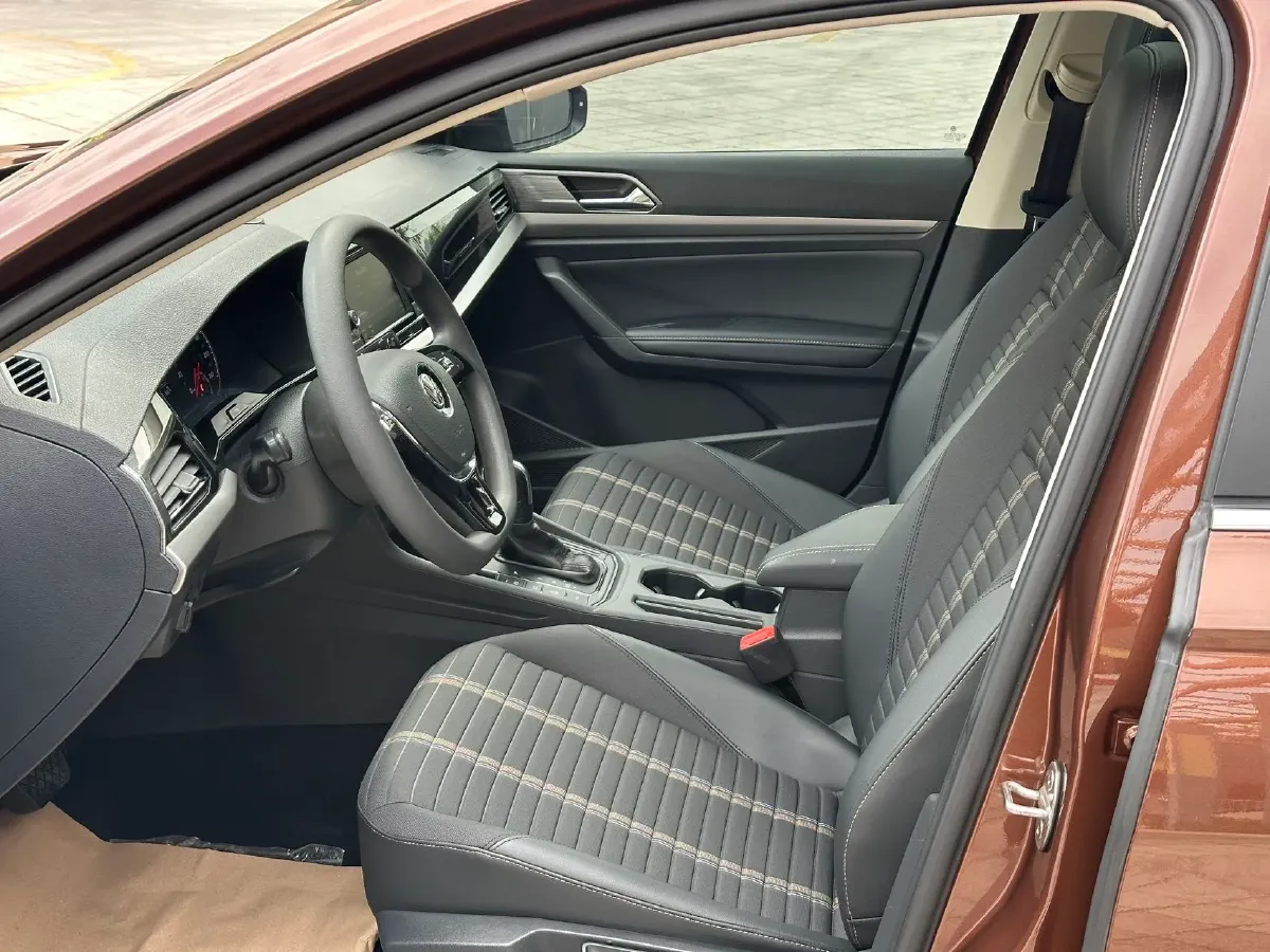 2018 Skoda Karoq 1.4T 150HP L4 7DCT,autocango,china used car exporter,china ev exporter,chinese used car exporter,chinese used ev exporter