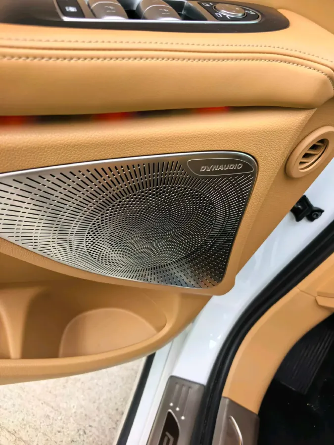 2024 Voyah Dream 1.5T 150HP L4 PHEV 43KWH,autocango,china used car exporter,china ev exporter,chinese used car exporter,chinese used ev exporter