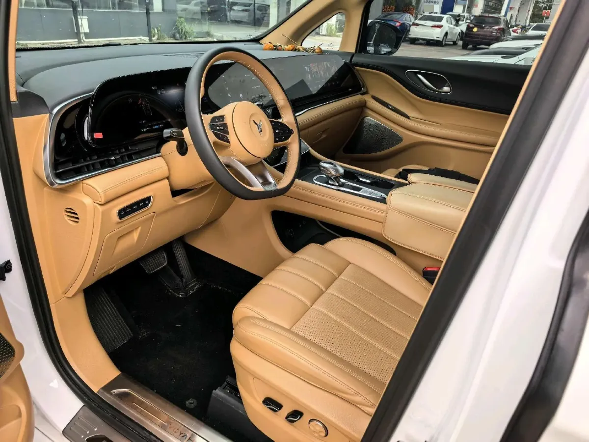 2024 Voyah Dream 1.5T 150HP L4 PHEV 43KWH,autocango,china used car exporter,china ev exporter,chinese used car exporter,chinese used ev exporter