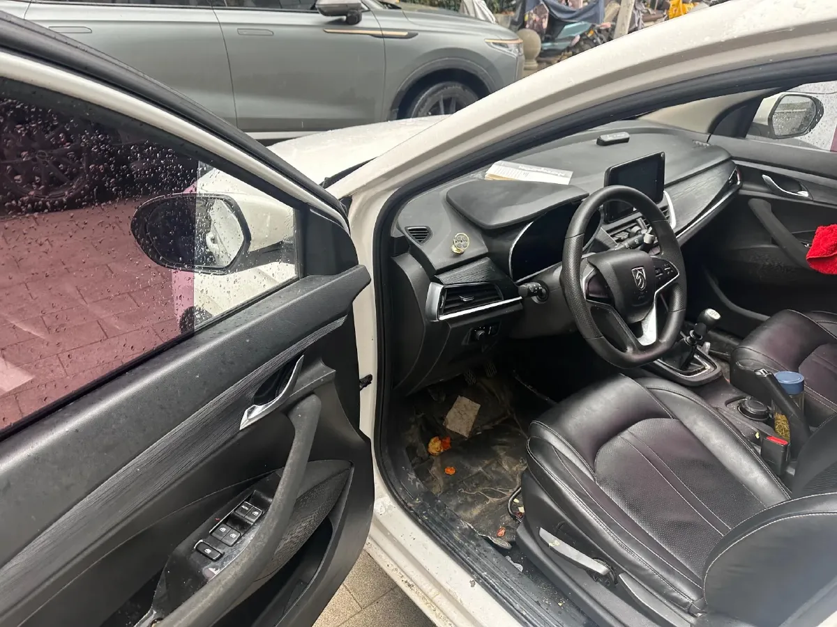 2019 BaoJun 360 1.5L 105HP L4 6MT,autocango,china used car exporter,china ev exporter,chinese used car exporter,chinese used ev exporter