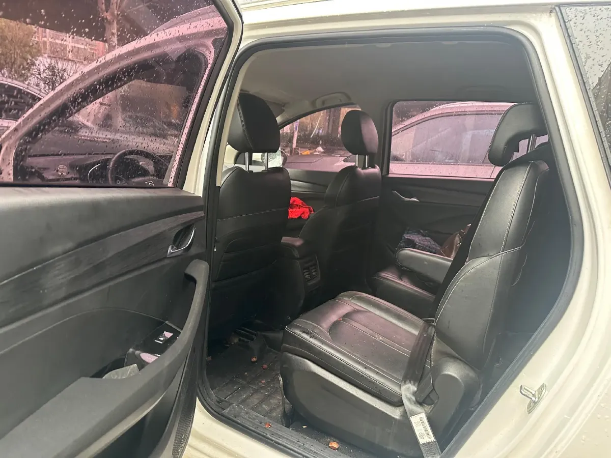 2019 BaoJun 360 1.5L 105HP L4 6MT,autocango,china used car exporter,china ev exporter,chinese used car exporter,chinese used ev exporter