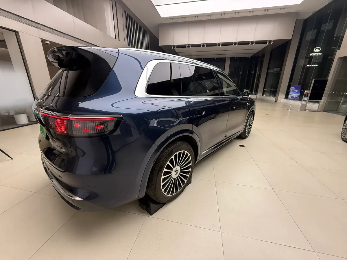 2025 AITO AITO M8 REEV 160HP REEV 53.4KWH,autocango,china used car exporter,china ev exporter,chinese used car exporter,chinese used ev exporter