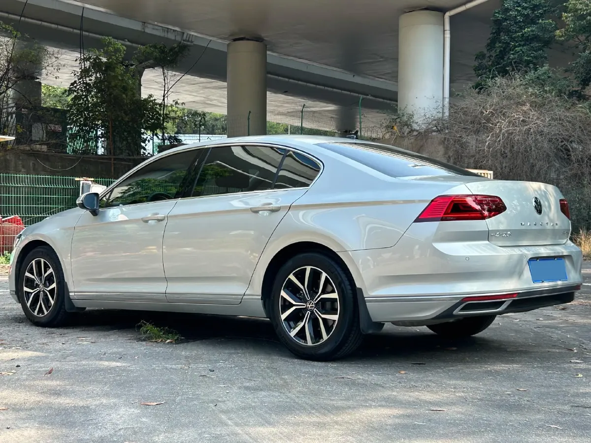 2020 Volkswagen Magotan 2.0T 186HP L4 7DCT,autocango,china used car exporter,china ev exporter,chinese used car exporter,chinese used ev exporter