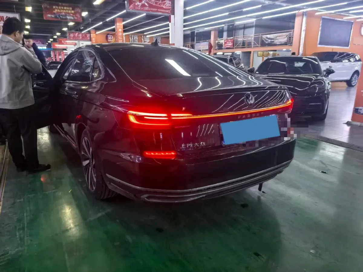 2021 Volkswagen Passat 2.0T 186HP L4 7DCT,autocango,china used car exporter,china ev exporter,chinese used car exporter,chinese used ev exporter