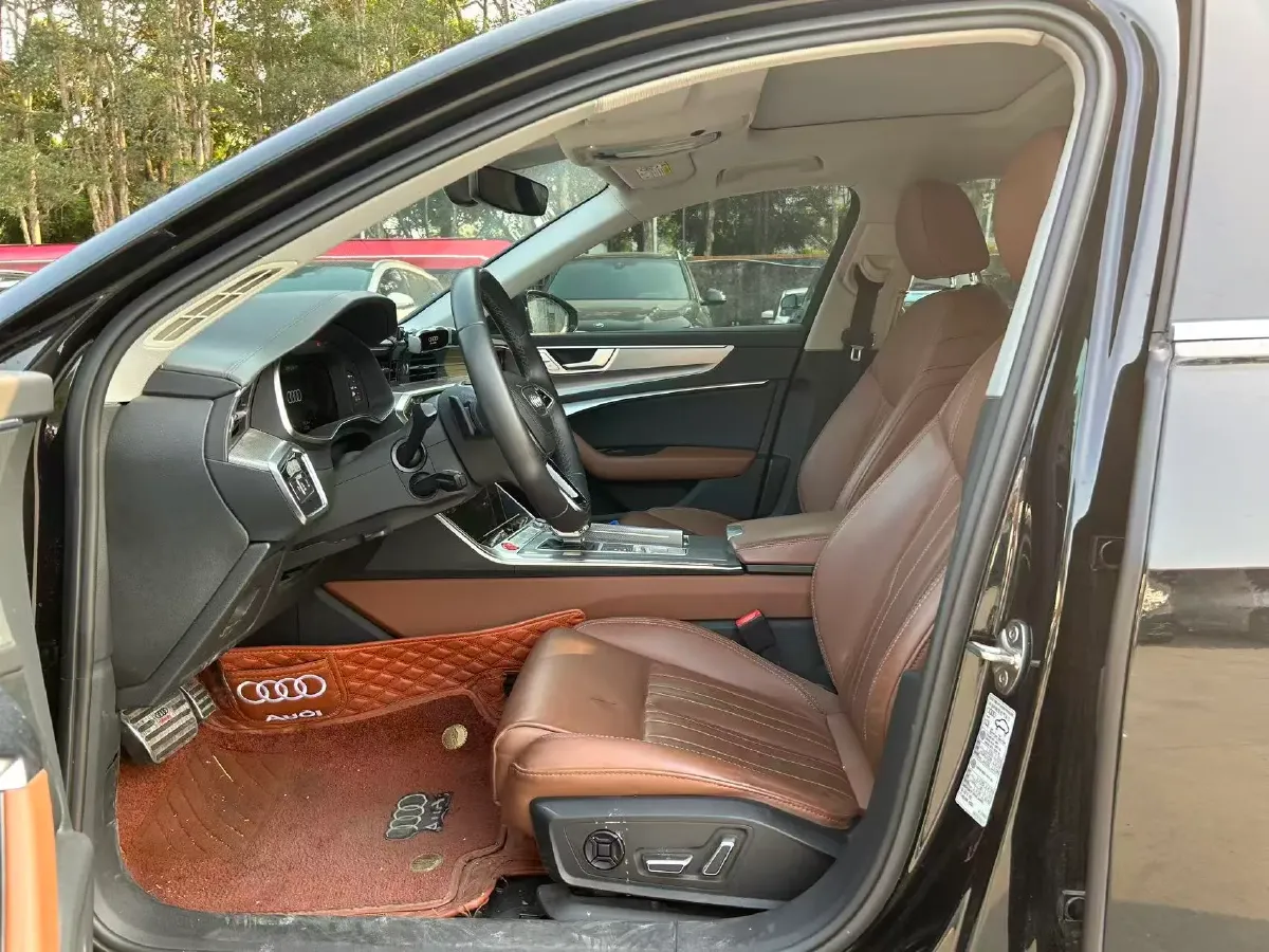 2024 Audi A6L 2.0T 245HP L4 7DCT,autocango,china used car exporter,china ev exporter,chinese used car exporter,chinese used ev exporter