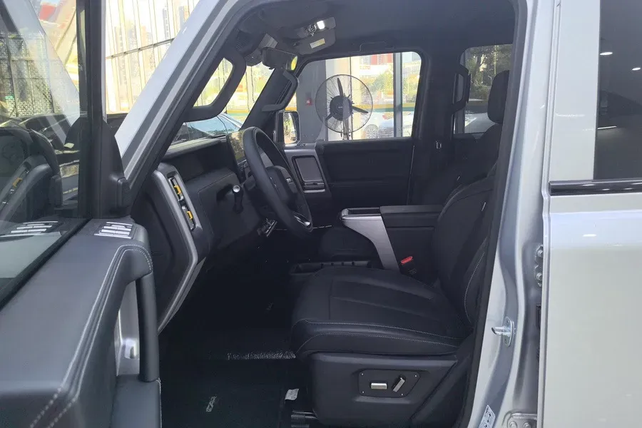 2025 Yufeng Auto Golden Warehouse BEV,autocango,china used car exporter,china ev exporter,chinese used car exporter,chinese used ev exporter