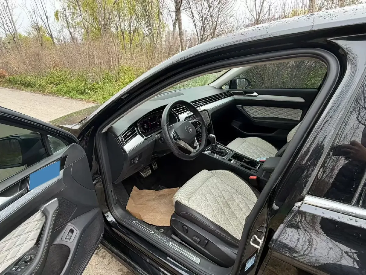 2025 Volkswagen Magotan 2.0T 186HP L4 7DCT,autocango,china used car exporter,china ev exporter,chinese used car exporter,chinese used ev exporter