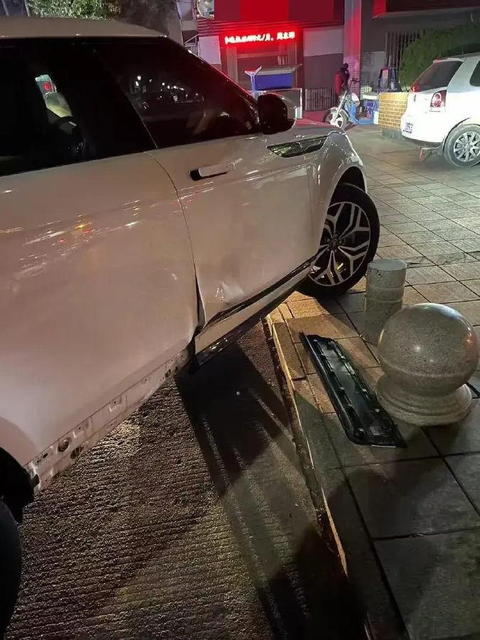 2021 Land Rover Range Rover Evoque 2.0T 249HP L4 9AT,autocango,china used car exporter,china ev exporter,chinese used car exporter,chinese used ev exporter