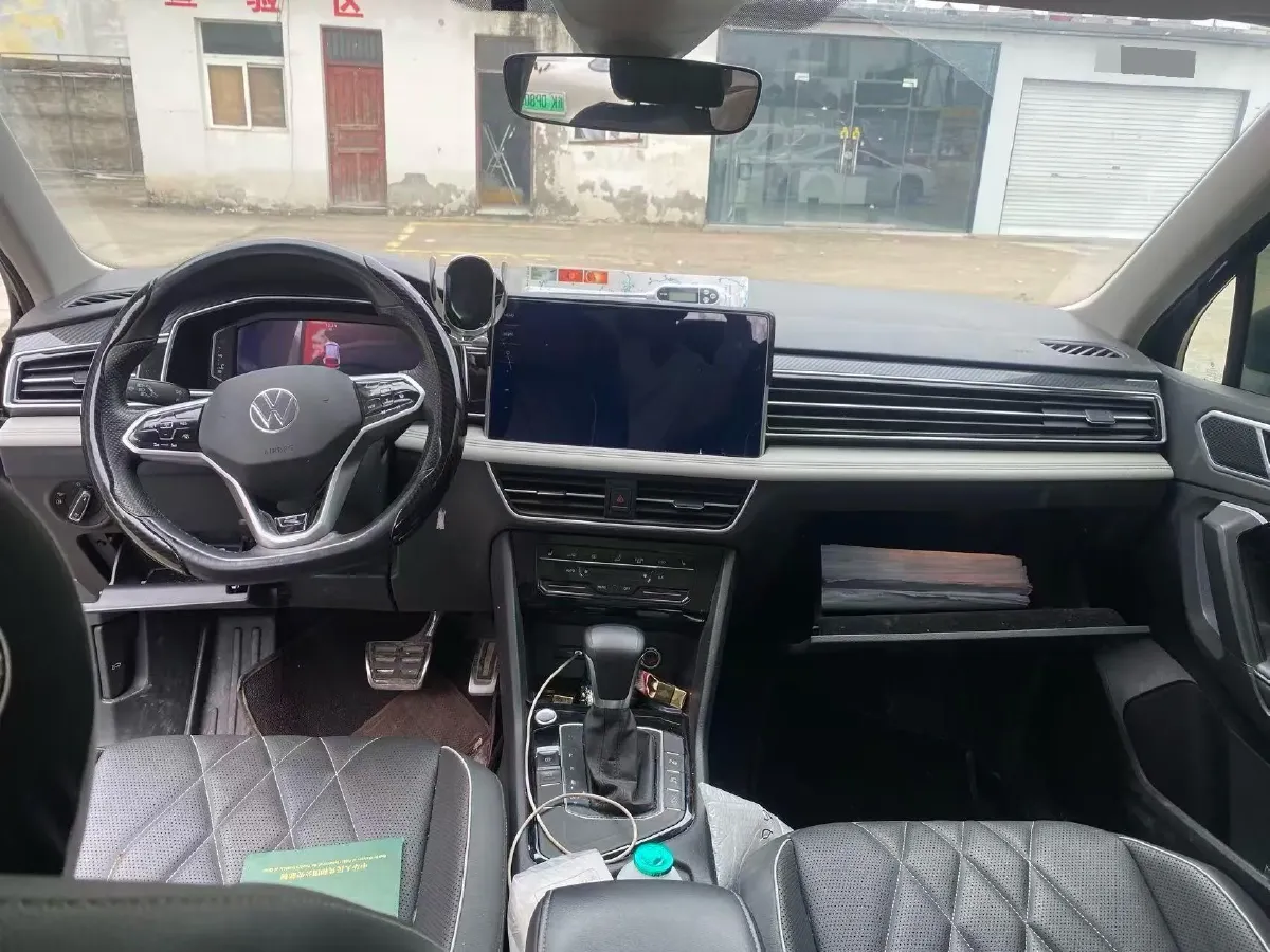 2023 Volkswagen Tiguan L 2.0T 186HP L4 7DCT,autocango,china used car exporter,china ev exporter,chinese used car exporter,chinese used ev exporter