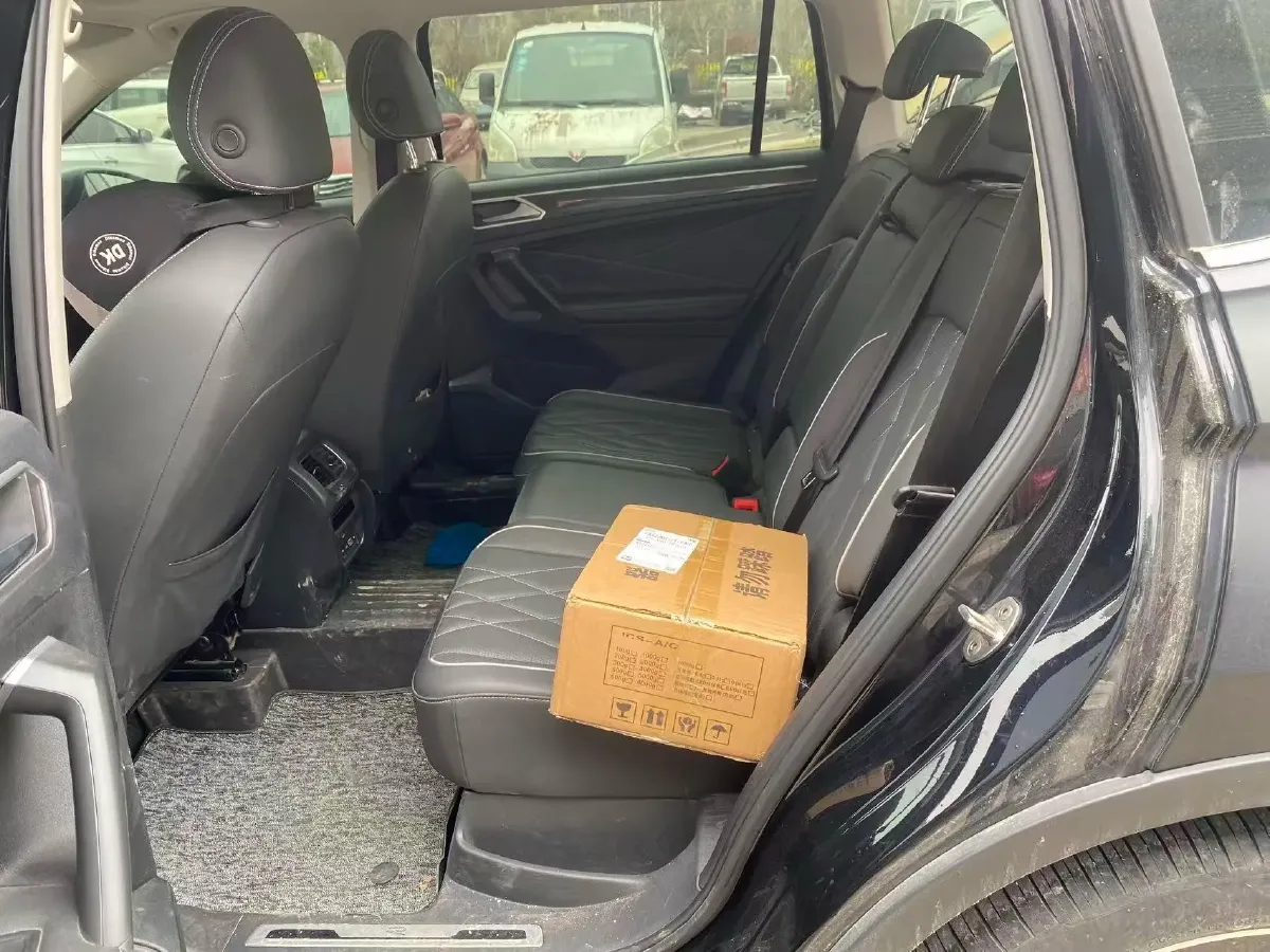 2023 Volkswagen Tiguan L 2.0T 186HP L4 7DCT,autocango,china used car exporter,china ev exporter,chinese used car exporter,chinese used ev exporter