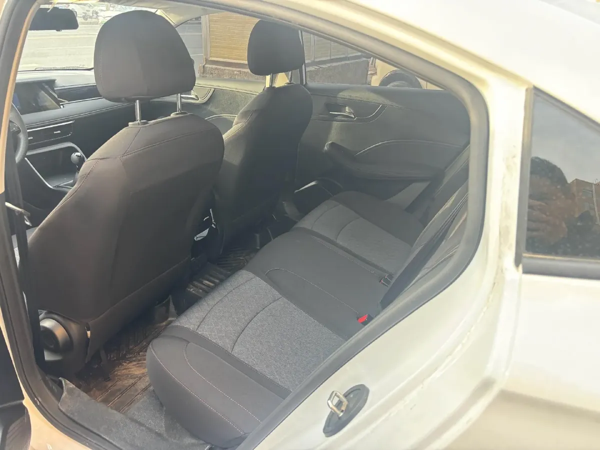 2023 Roewe i5 1.5L 129HP L4 5MT,autocango,china used car exporter,china ev exporter,chinese used car exporter,chinese used ev exporter