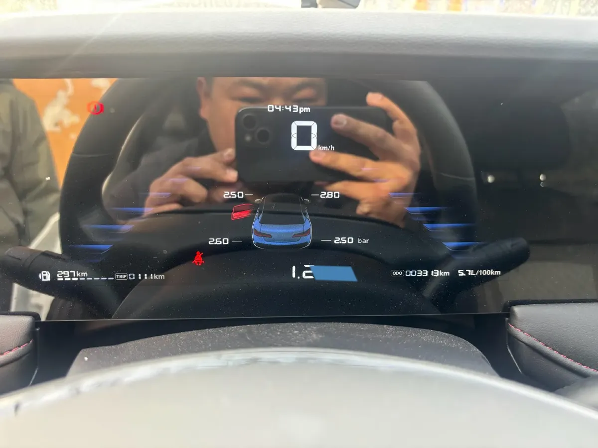 2023 Roewe i5 1.5L 129HP L4 5MT,autocango,china used car exporter,china ev exporter,chinese used car exporter,chinese used ev exporter