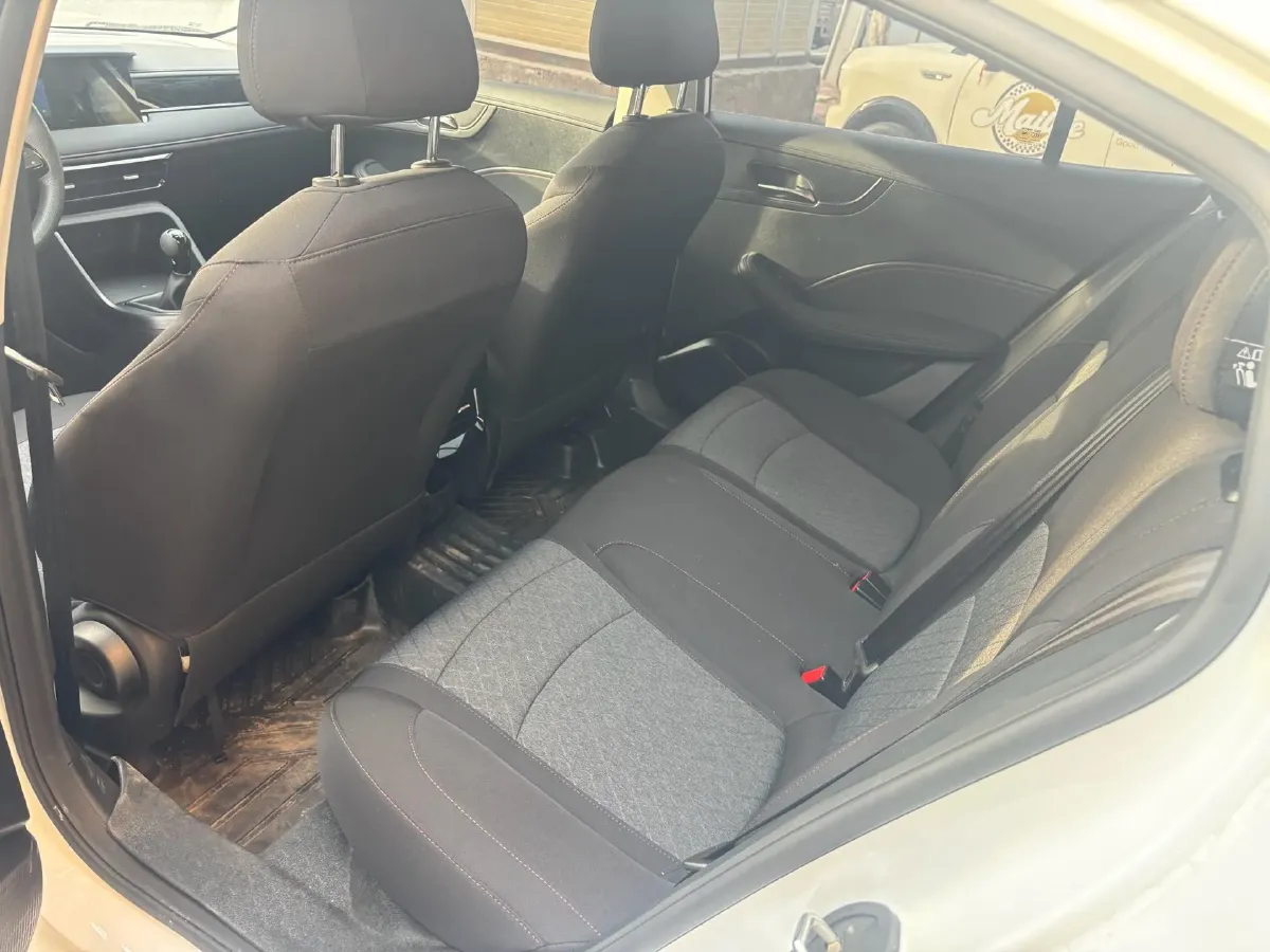 2023 Roewe i5 1.5L 129HP L4 5MT,autocango,china used car exporter,china ev exporter,chinese used car exporter,chinese used ev exporter