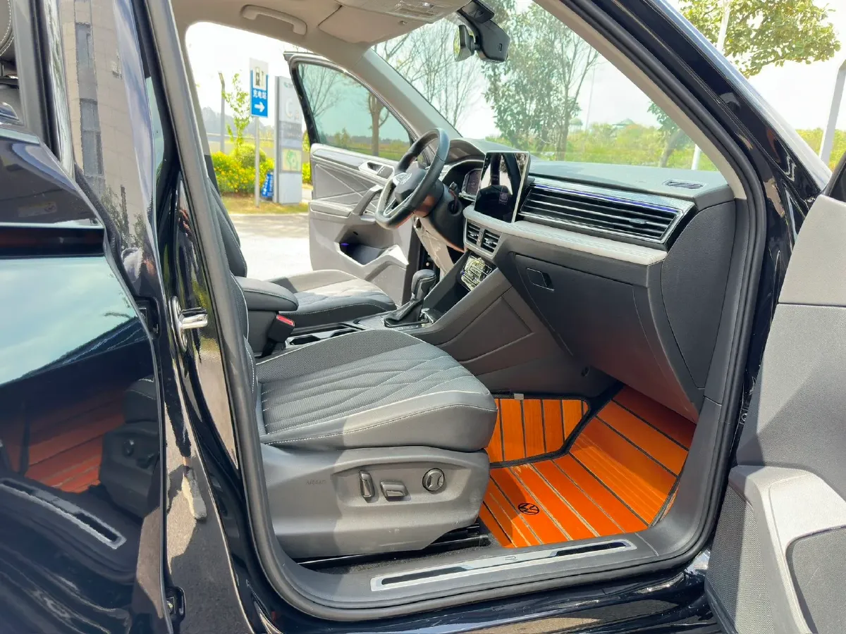 2024 Volkswagen Tiguan L 2.0T 186HP L4 7DCT,autocango,china used car exporter,china ev exporter,chinese used car exporter,chinese used ev exporter