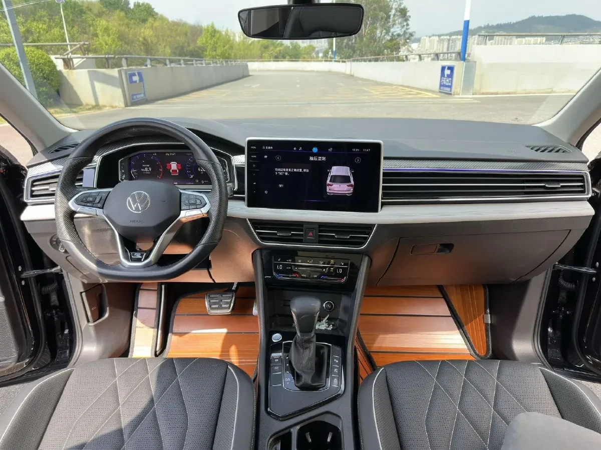 2024 Volkswagen Tiguan L 2.0T 186HP L4 7DCT,autocango,china used car exporter,china ev exporter,chinese used car exporter,chinese used ev exporter