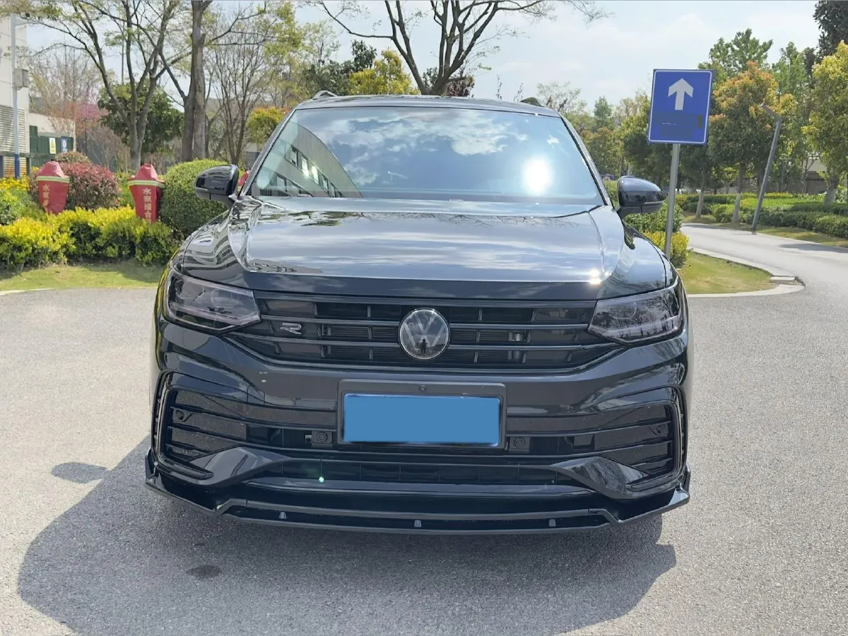 2024 Volkswagen Tiguan L 2.0T 186HP L4 7DCT,autocango,china used car exporter,china ev exporter,chinese used car exporter,chinese used ev exporter