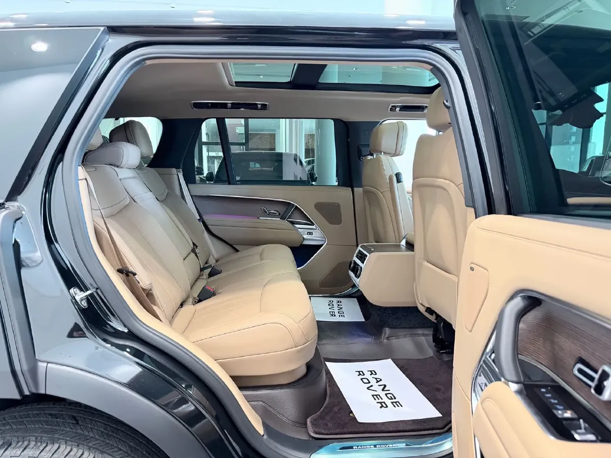 2026 Land Rover Range Rover Velar 3.0T 400HP L6 8AT,autocango,china used car exporter,china ev exporter,chinese used car exporter,chinese used ev exporter