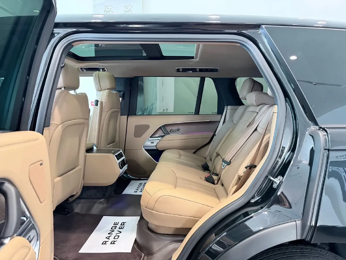 2026 Land Rover Range Rover Velar 3.0T 400HP L6 8AT,autocango,china used car exporter,china ev exporter,chinese used car exporter,chinese used ev exporter