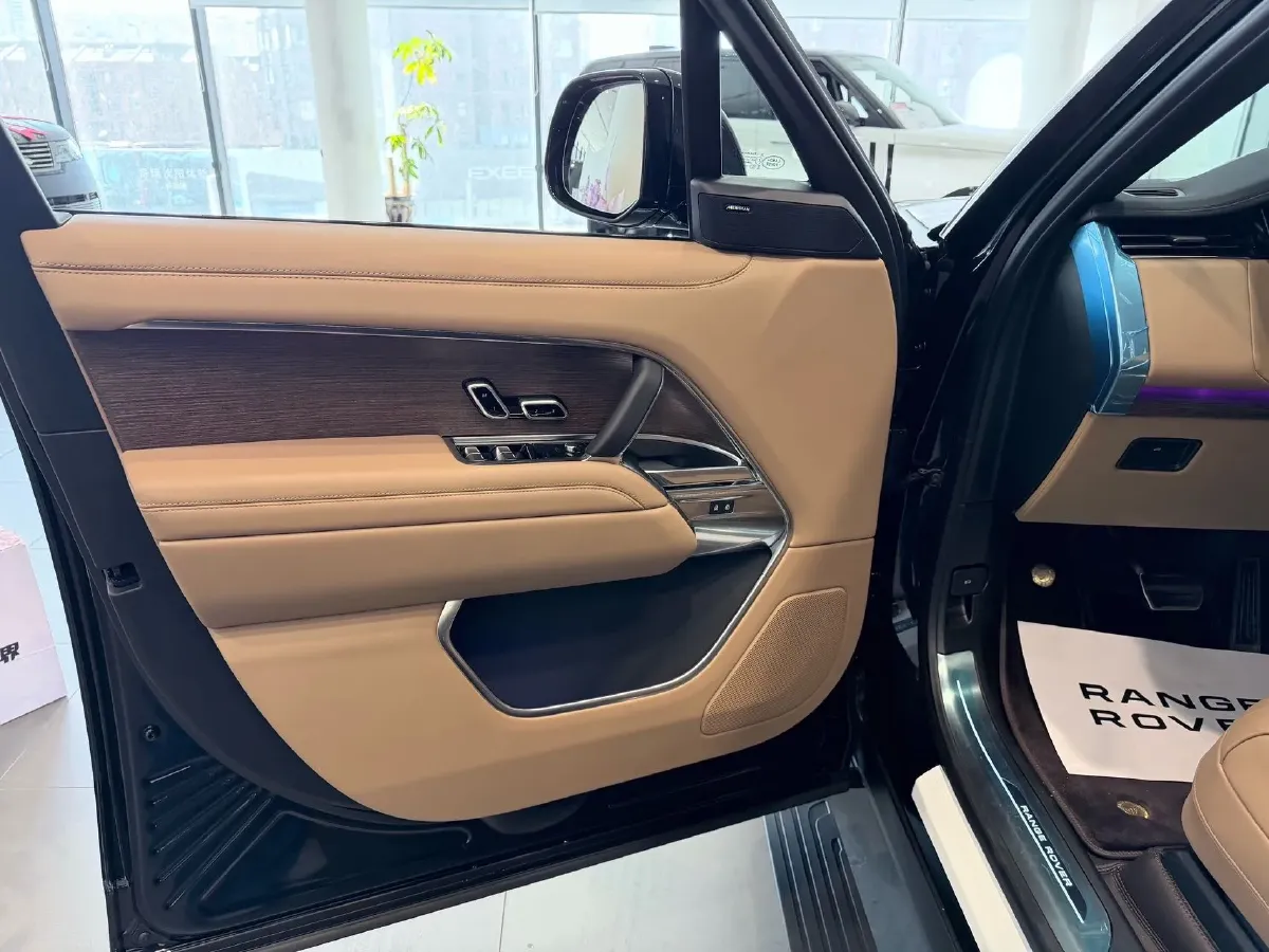 2026 Land Rover Range Rover Velar 3.0T 400HP L6 8AT,autocango,china used car exporter,china ev exporter,chinese used car exporter,chinese used ev exporter