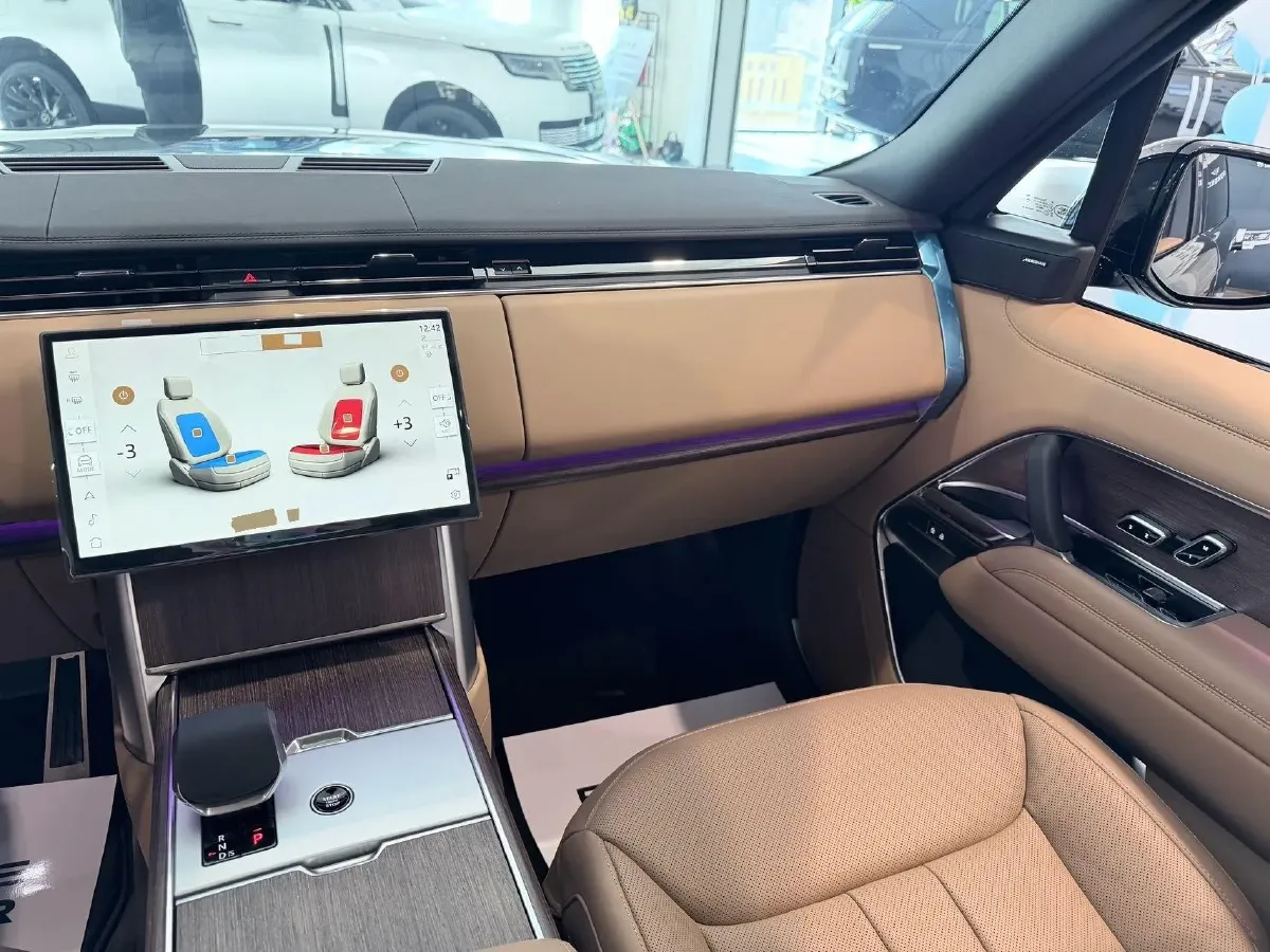 2026 Land Rover Range Rover Velar 3.0T 400HP L6 8AT,autocango,china used car exporter,china ev exporter,chinese used car exporter,chinese used ev exporter