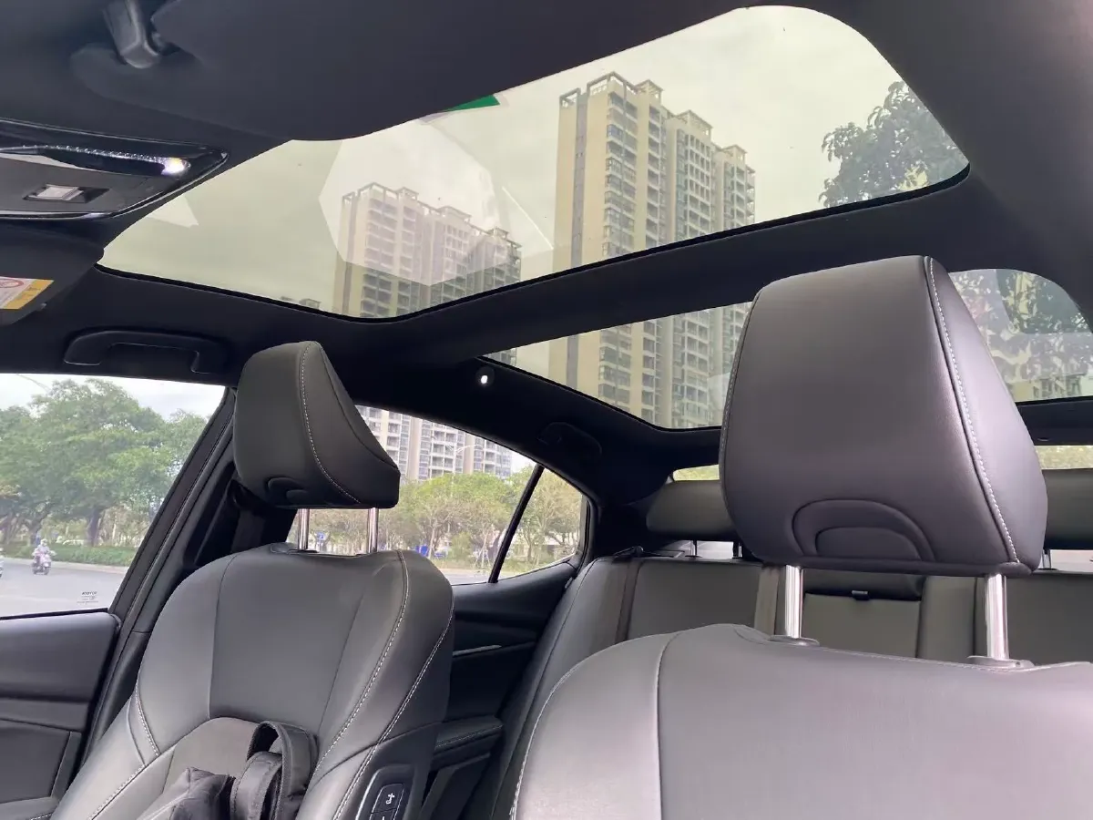 2024 Toyota Camry 2.0L 152HP L4 E-CVT Hybrid,autocango,china used car exporter,china ev exporter,chinese used car exporter,chinese used ev exporter