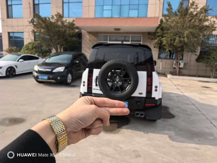 2022 Land Rover Defender 3.0T 400HP L6 8AT,autocango,china used car exporter,china ev exporter,chinese used car exporter,chinese used ev exporter