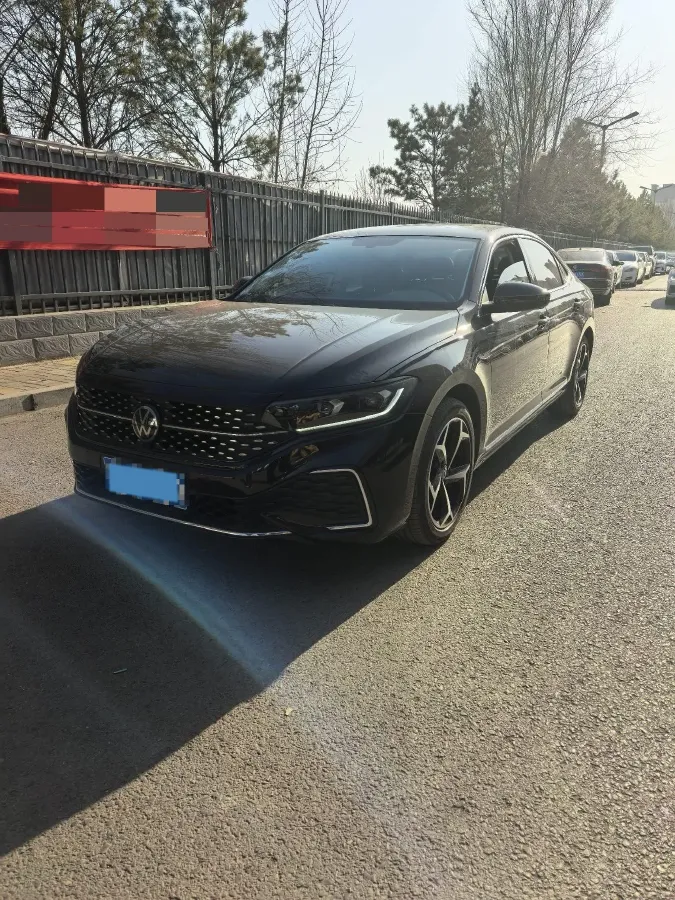 2025 Volkswagen Passat 2.0T 220HP L4 7DCT,autocango,china used car exporter,china ev exporter,chinese used car exporter,chinese used ev exporter