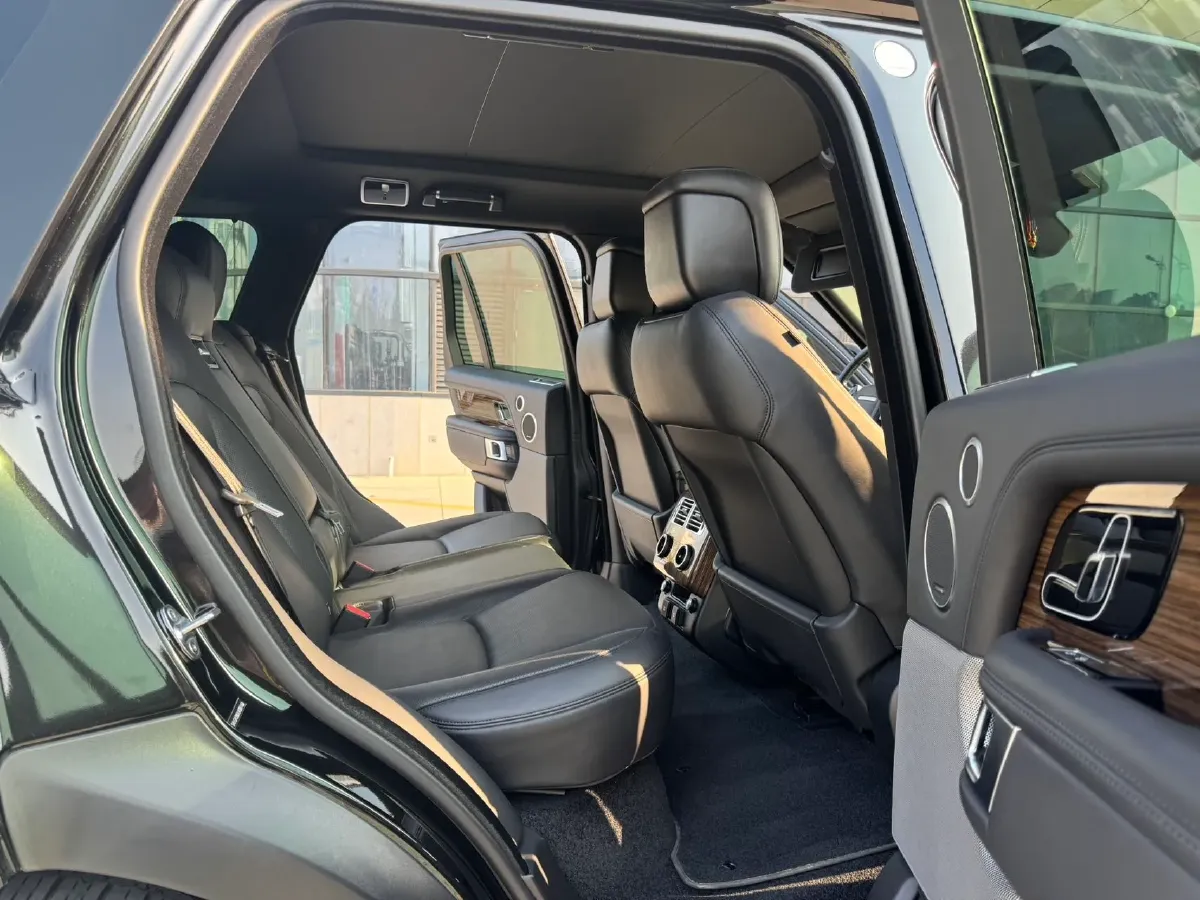 2018 Land Rover Range Rover Evoque 2.0T 241HP L4 9AT,autocango,china used car exporter,china ev exporter,chinese used car exporter,chinese used ev exporter