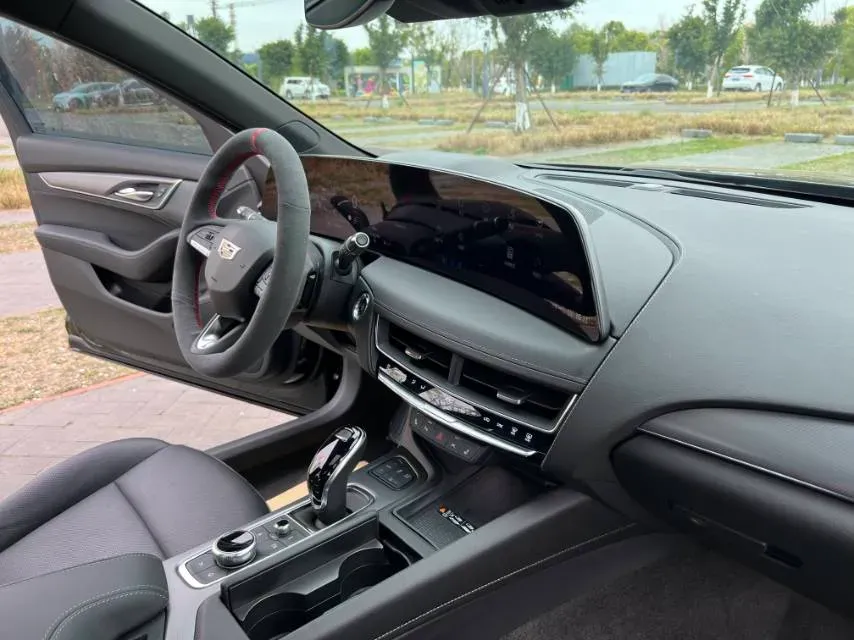 2024 Cadillac CT5 2.0T 237HP L4 10AT,autocango,china used car exporter,china ev exporter,chinese used car exporter,chinese used ev exporter