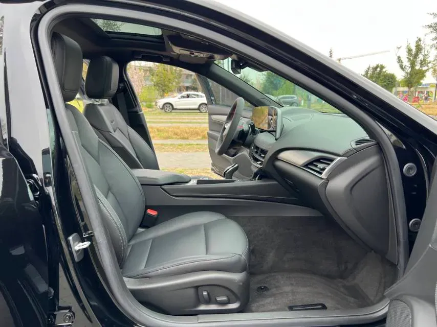 2024 Cadillac CT5 2.0T 237HP L4 10AT,autocango,china used car exporter,china ev exporter,chinese used car exporter,chinese used ev exporter