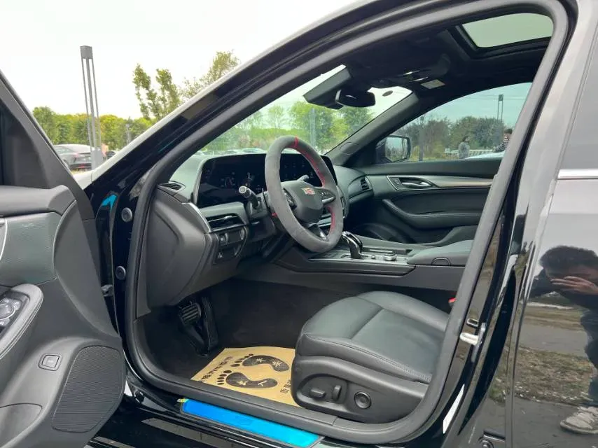 2024 Cadillac CT5 2.0T 237HP L4 10AT,autocango,china used car exporter,china ev exporter,chinese used car exporter,chinese used ev exporter