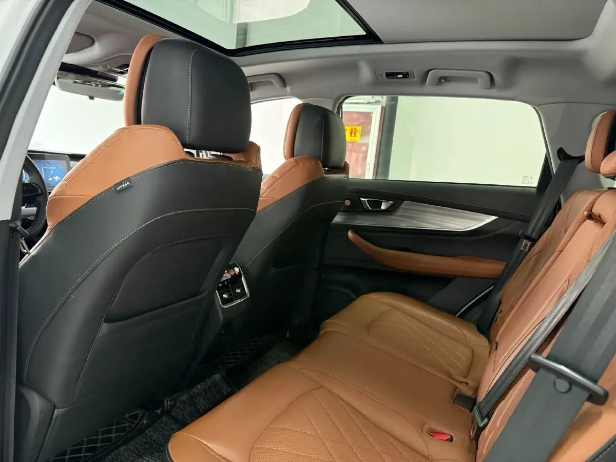 2022 Chery Tiggo 8 Plus 1.6T 197HP L4 7DCT,autocango,china used car exporter,china ev exporter,chinese used car exporter,chinese used ev exporter