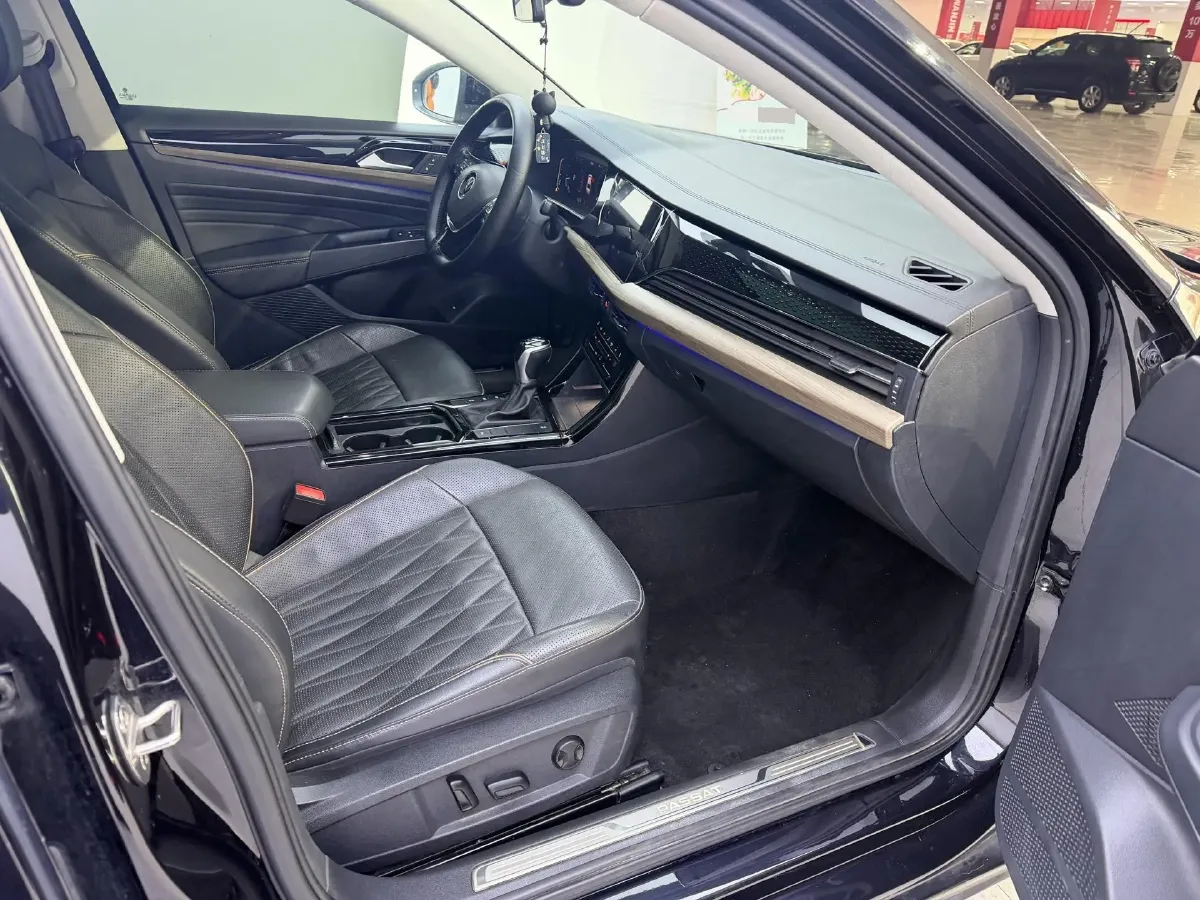 2021 Volkswagen Passat 2.0T 186HP L4 7DCT,autocango,china used car exporter,china ev exporter,chinese used car exporter,chinese used ev exporter