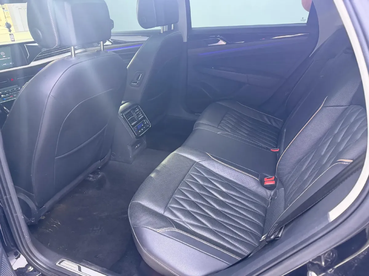 2021 Volkswagen Passat 2.0T 186HP L4 7DCT,autocango,china used car exporter,china ev exporter,chinese used car exporter,chinese used ev exporter