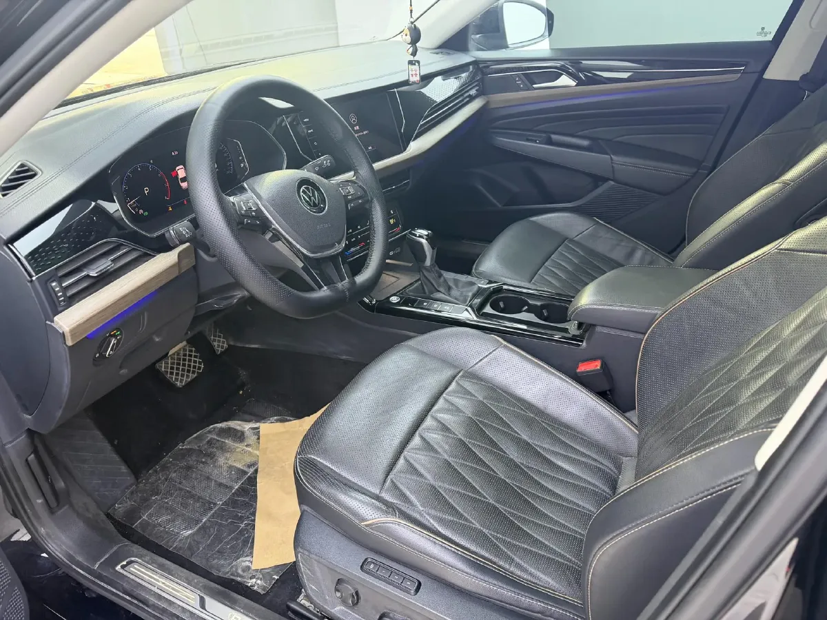 2021 Volkswagen Passat 2.0T 186HP L4 7DCT,autocango,china used car exporter,china ev exporter,chinese used car exporter,chinese used ev exporter