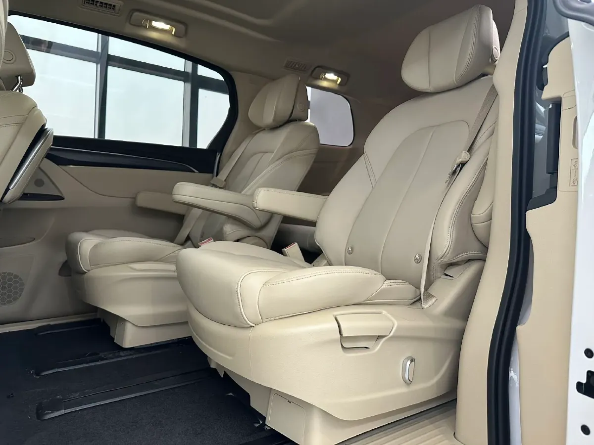 2022 Buick GL8 2.0T 237HP L4 9AT,autocango,china used car exporter,china ev exporter,chinese used car exporter,chinese used ev exporter