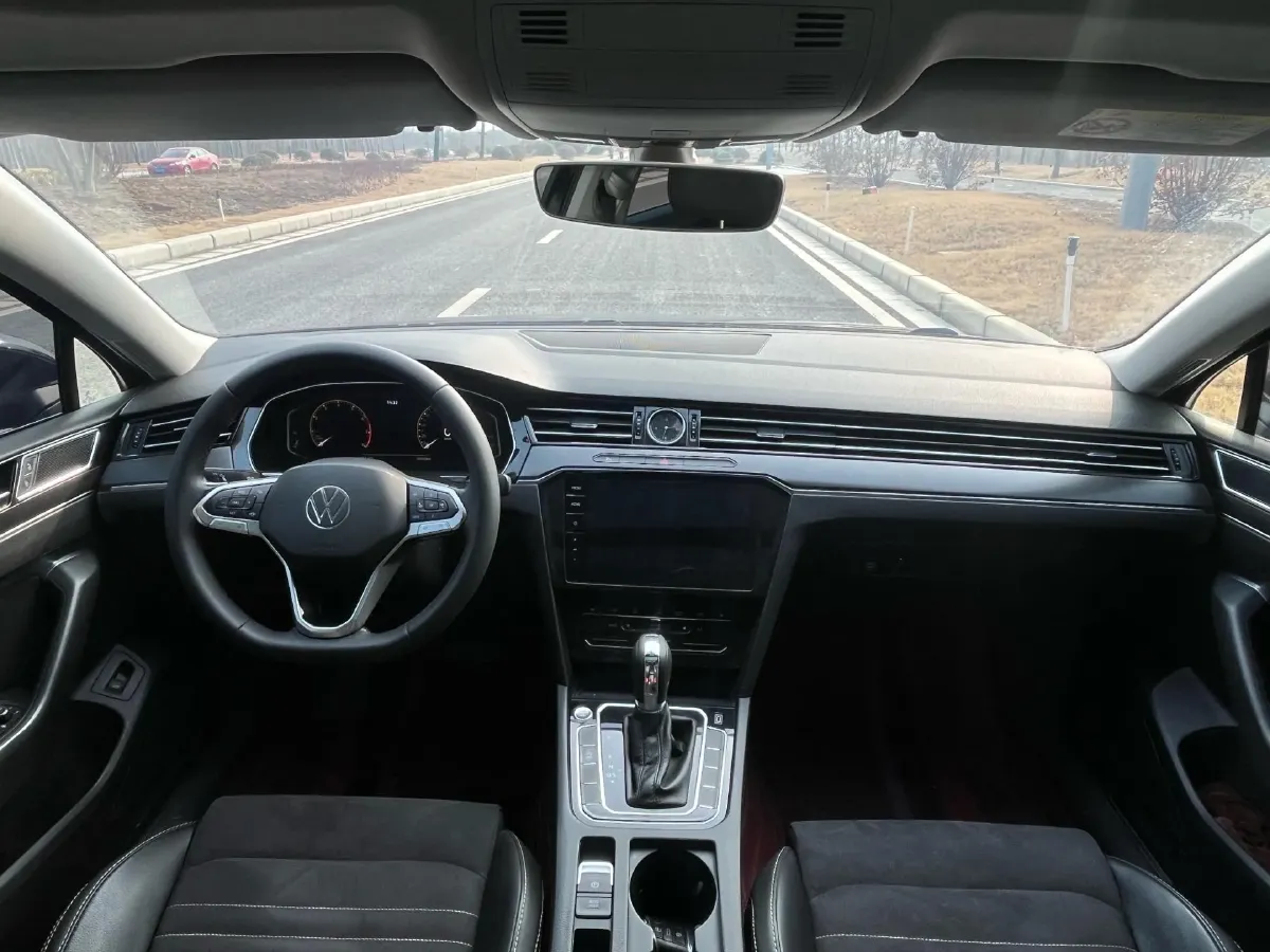 2020 Volkswagen Magotan 2.0T 186HP L4 7DCT,autocango,china used car exporter,china ev exporter,chinese used car exporter,chinese used ev exporter