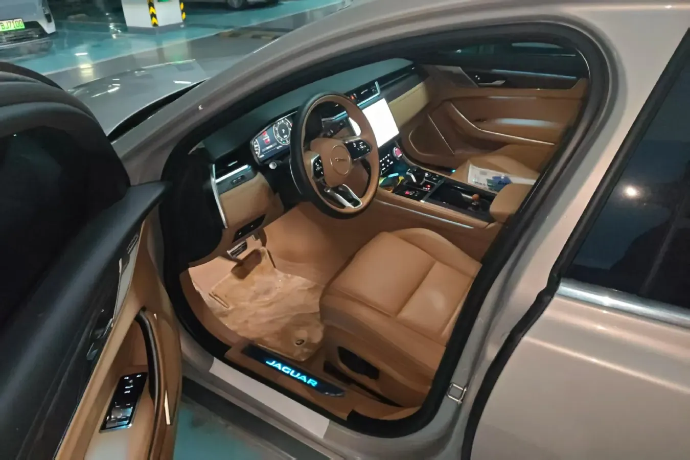 2024 Jaguar XFL 2.0T 250HP L4 8AT,autocango,china used car exporter,china ev exporter,chinese used car exporter,chinese used ev exporter