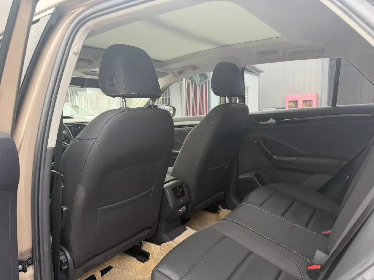 2020 Volkswagen T-Roc 1.4T 150HP L4 7DCT,autocango,china used car exporter,china ev exporter,chinese used car exporter,chinese used ev exporter