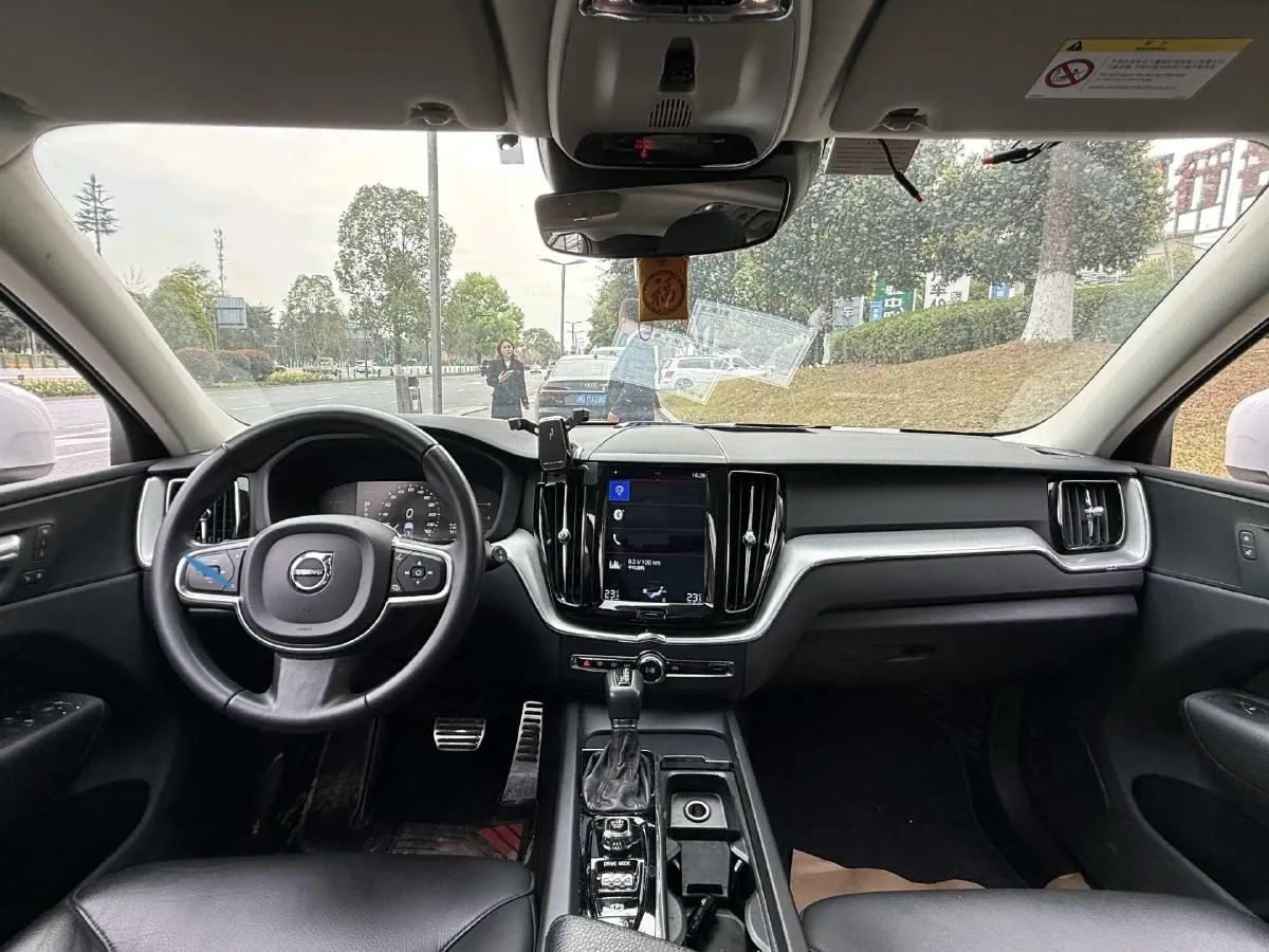 2019 Volvo XC60 2.0T 254HP L4 8AT,autocango,china used car exporter,china ev exporter,chinese used car exporter,chinese used ev exporter
