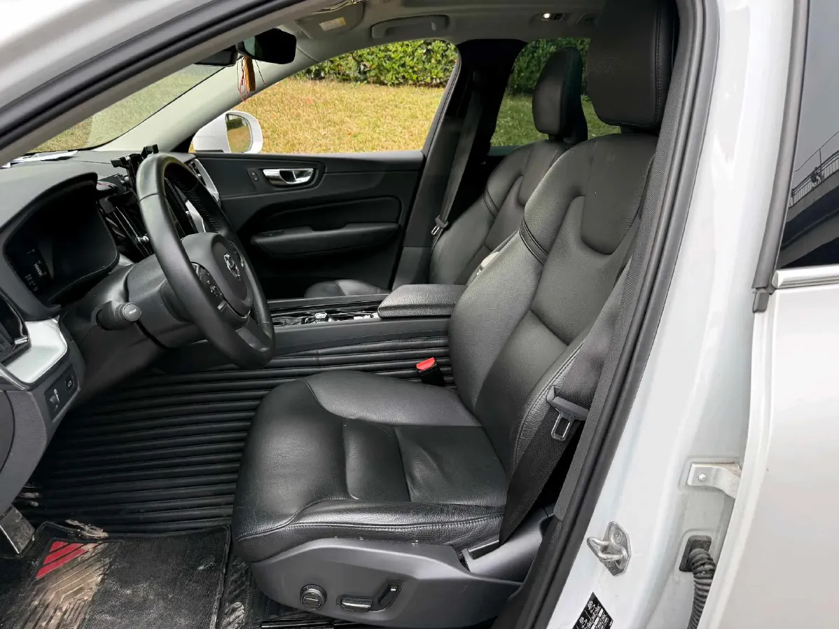 2019 Volvo XC60 2.0T 254HP L4 8AT,autocango,china used car exporter,china ev exporter,chinese used car exporter,chinese used ev exporter