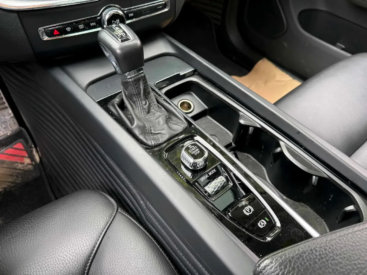 2019 Volvo XC60 2.0T 254HP L4 8AT,autocango,china used car exporter,china ev exporter,chinese used car exporter,chinese used ev exporter