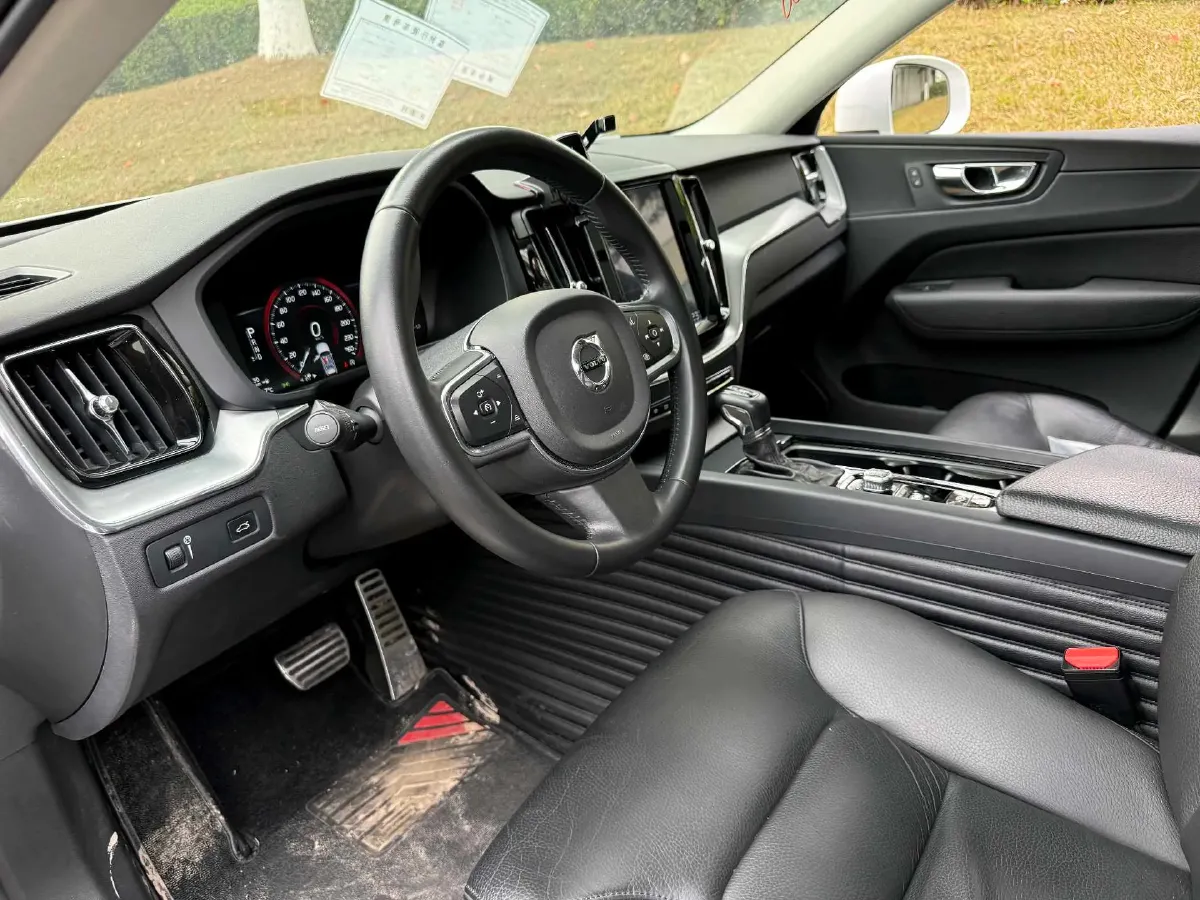 2019 Volvo XC60 2.0T 254HP L4 8AT,autocango,china used car exporter,china ev exporter,chinese used car exporter,chinese used ev exporter